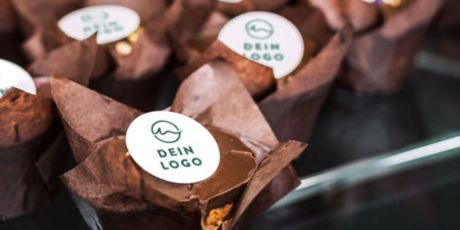 Muffins von Kuchentratsch, individualisierbar durch Oblate mit Firmen-Logo