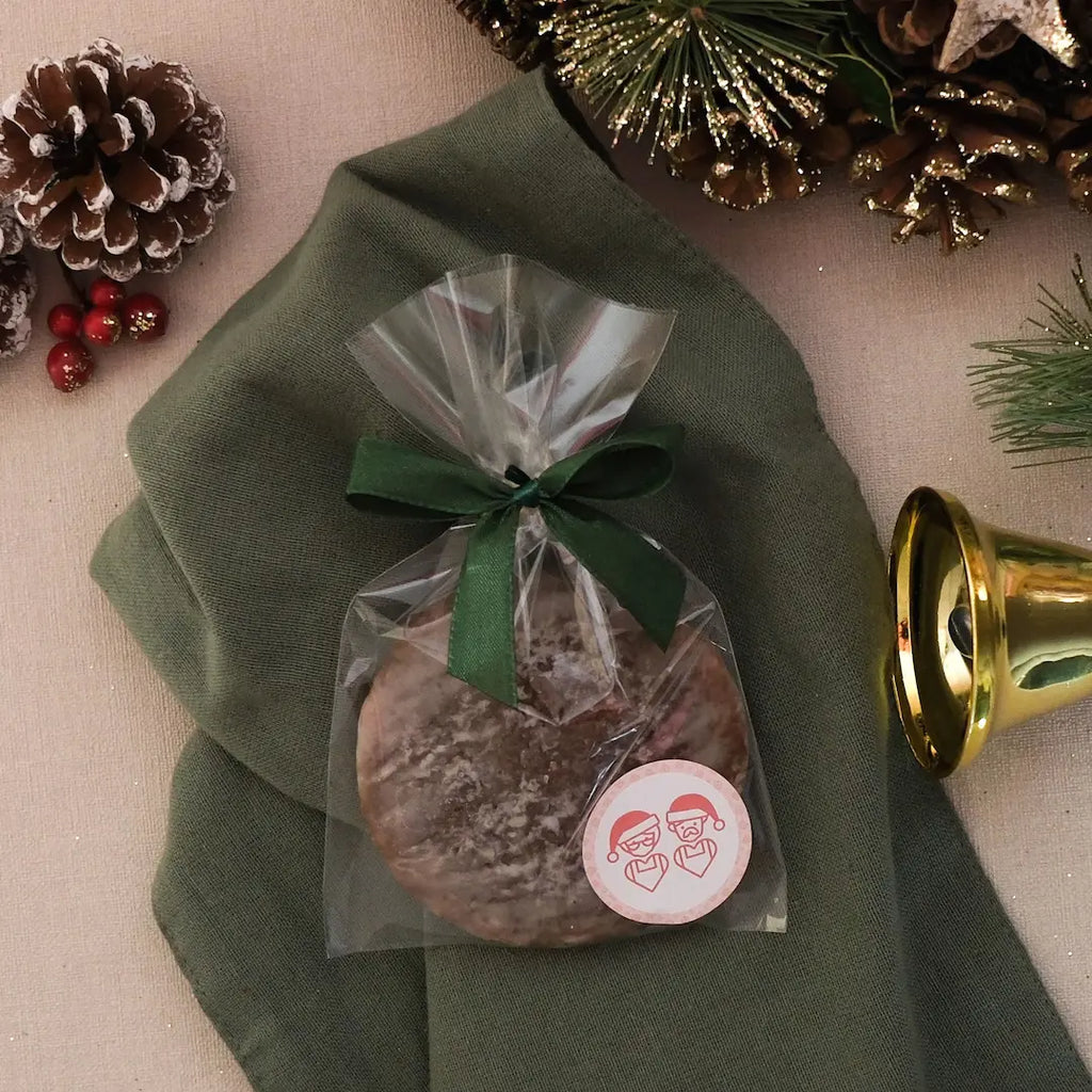 Elisenlebkuchen von Kuchentratsch mit Zuckerglasur verpackt mit grüner Zierschleife