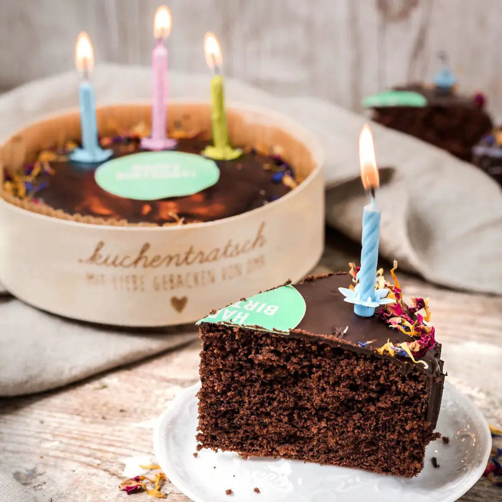 ein Stück Mini Geburtstagskuchen Schoko von Oma Hildegard von Kuchentratsch