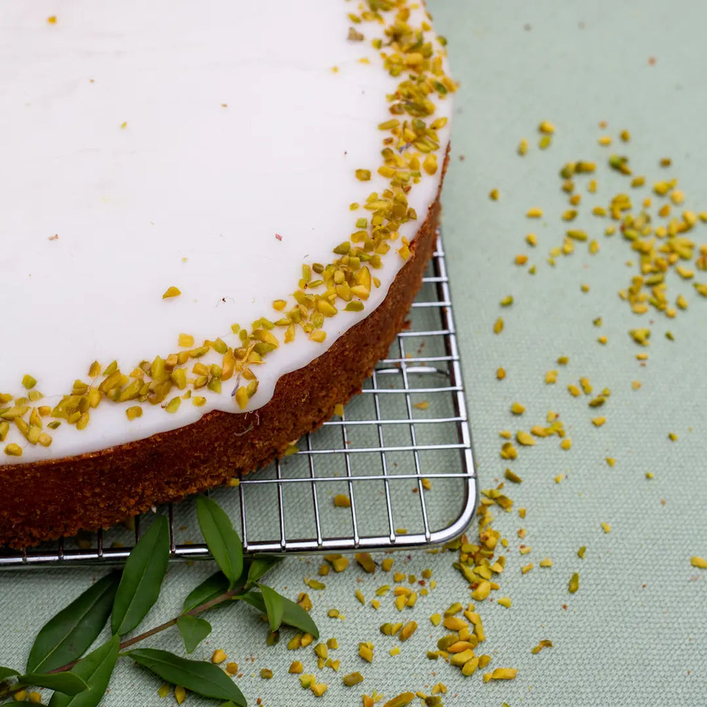 Großer Zitronenkuchen von Oma Helga von Kuchentratsch in Nahaufnahme